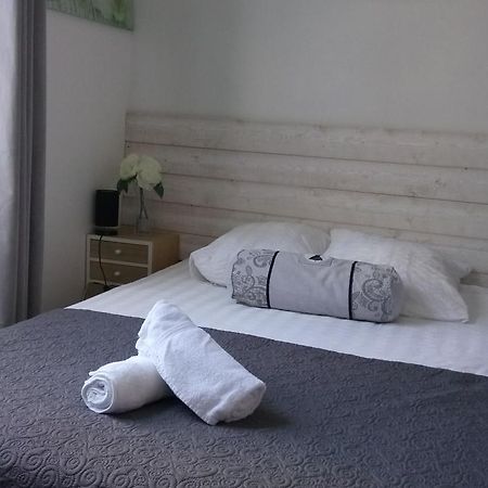 Maison De Ville Bed & Breakfast Magny-en-Vexin Exterior foto
